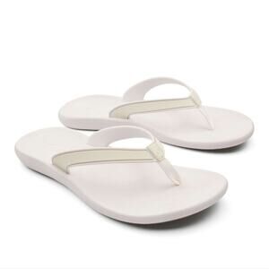 OluKai Kāpehe White on White Thong Sandals Flip Flops Size W 11
